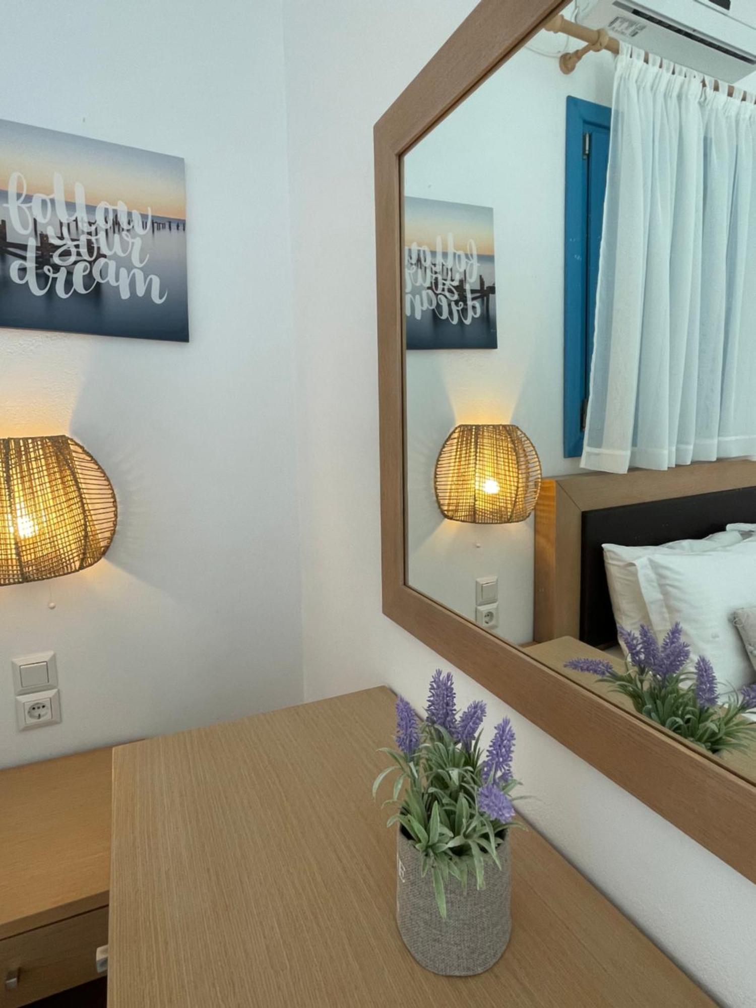 Moustakas Beach Apartments 아다마스 외부 사진