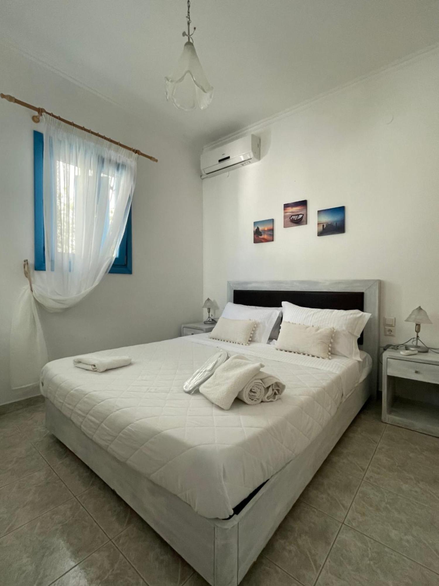 Moustakas Beach Apartments 아다마스 외부 사진